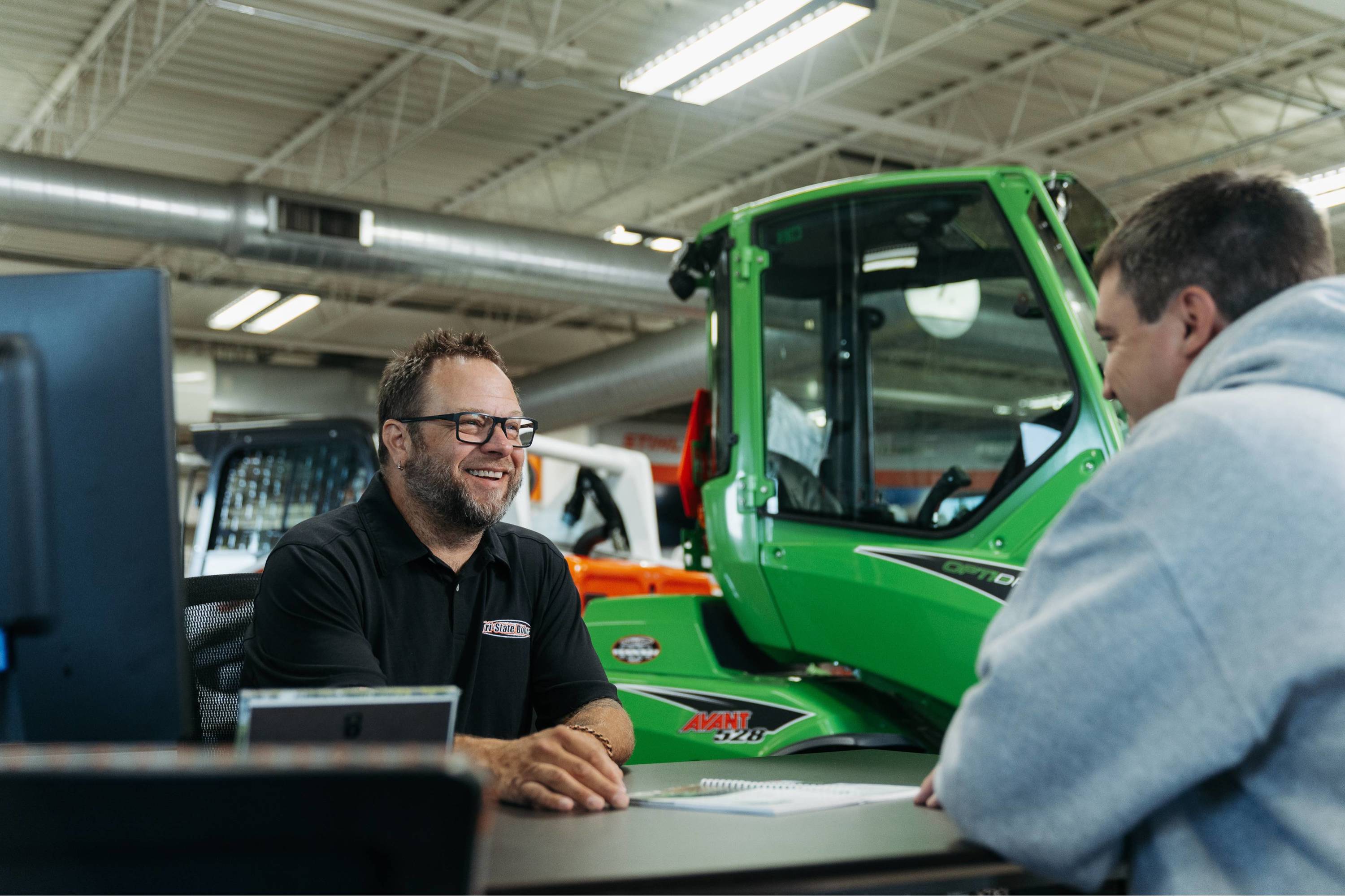 Customer buying an Avant wheel Loader
